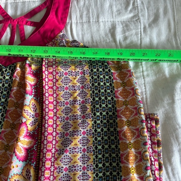 Rose and Olive medium colorful tunic style tank blouse. - Picture 3 of 8